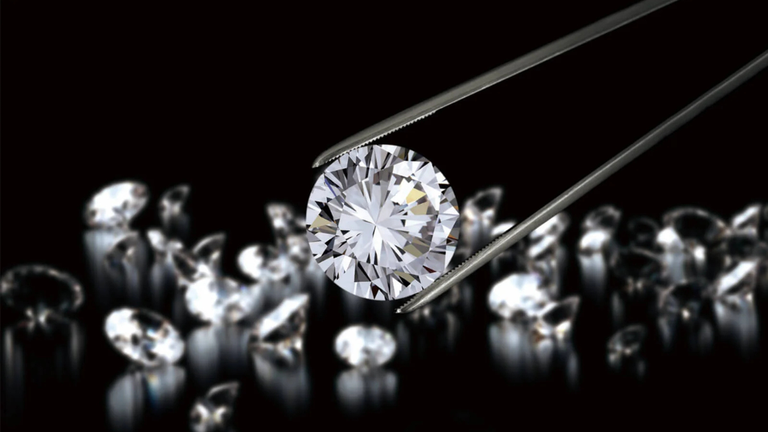 Are diamonds in wedding rings hard to wear daily? A clear explanation of the pros and cons