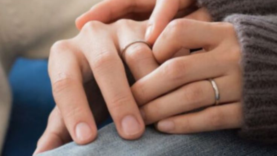 Simple yet stylish! An elegant wedding ring featuring a slim band