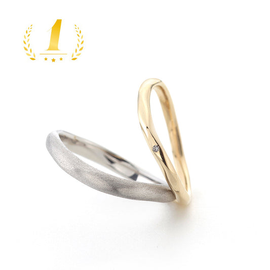 "casual wedding ring （wedding band,marriage ring）from the Aglobe japan's baum collection.
Platinum900 and K18 Yellow Gold wedding ring （wedding band,marriage ring） with simple.natural and unique texture.
Rings with surface treatment.Rings with hammered finish."