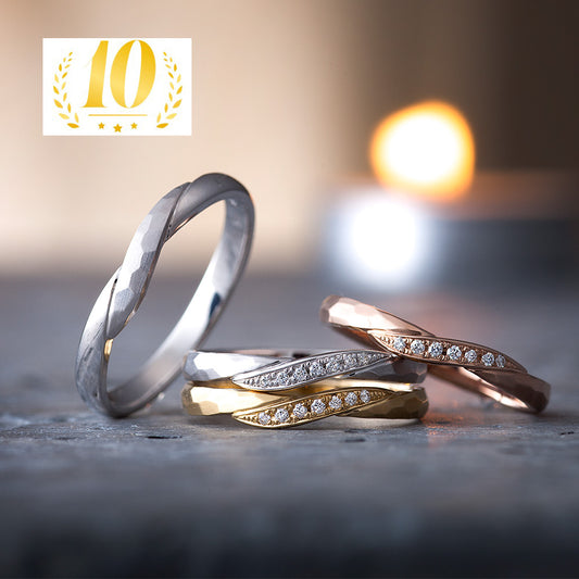 "casual wedding ring （wedding band,marriage ring）from the Aglobe japan's neuspur collection.
K18 White Gold , K18 pink gold（rose gold）and K18 Yellow Gold wedding ring （wedding band,marriage ring） with unique and Simple texture.
Shape processing is applied to the ring surface."