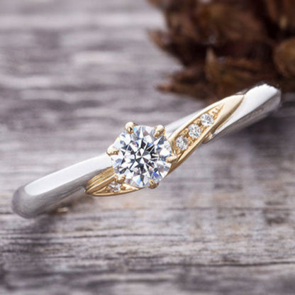 "AGLOBE JAPAN's lorenovel bridal ring with lab-grown diamond in wave design.
Combination engagement ring in platinum and K18 pink gold（rose gold）.
Combination engagement ring with simple,standard and European texture.
"