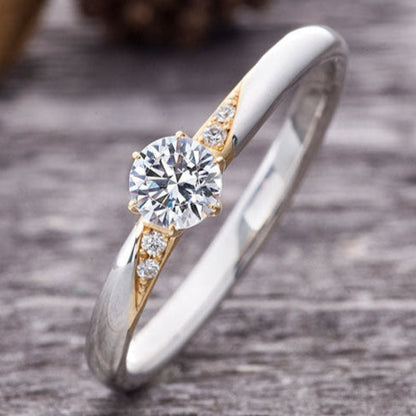 "AGLOBE JAPAN's lorenovel bridal ring with lab-grown diamond in Straight design.
Combination engagement ring in platinum and K18 pink gold（rose gold）.
Combination engagement ring with simple,standard and European texture.
"