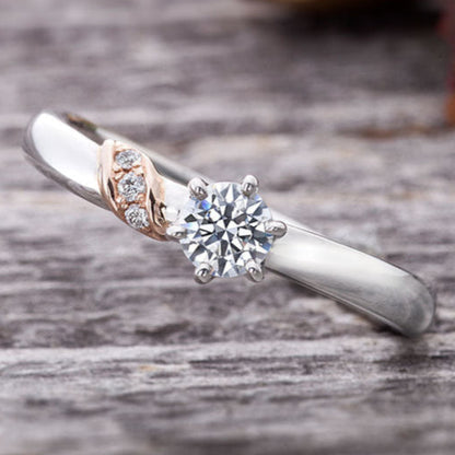 "AGLOBE JAPAN's lorenovel bridal ring with lab-grown diamond in wave design.
Combination engagement ring in platinum and K18 pink gold（rose gold）.
Combination engagement ring with simple,standard and European texture.
"