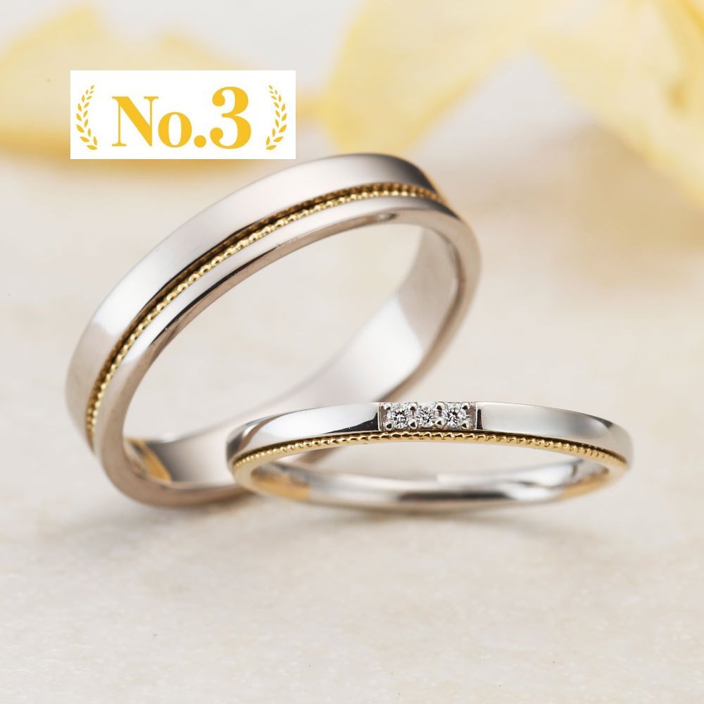 "antique wedding t ring from the Aglobe japan Amour Amulet collection.
Combination marriage ring（wedding ring,wedding band） in platinum and K18 pink gold（K18 Yellow Gold）.
Rings with milling"