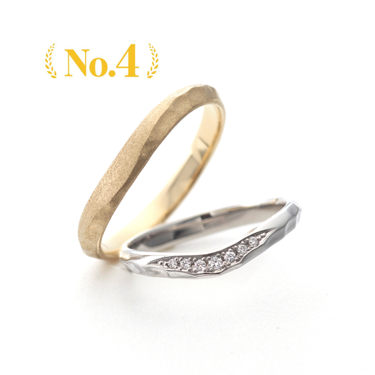 "casual wedding ring （wedding band,marriage ring）from the Aglobe japan's baum collection.
Platinum900 and K18 Yellow Gold wedding ring （wedding band,marriage ring） with simple.natural and unique texture.
Rings with surface treatment.Rings with hammered finish."