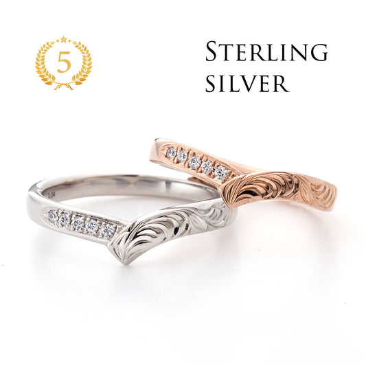 "casual and Hawaiian wedding ring （wedding band,marriage ring）from the Aglobe japan's mauoli collection.
K18 Pink Gold and K18 White Gold wedding ring （wedding band,marriage ring） with unique texture.
Hawaiian gold wedding band with KAUNU engraving and vintage finish.