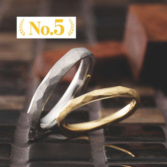 "simple and standard wedding ring （wedding band,marriage ring）from the Aglobe japan's paveochocolat collection.
Platinum900 and  K18 Yellow Gold wedding ring （wedding band,marriage ring） with luxury and European texture.
"
