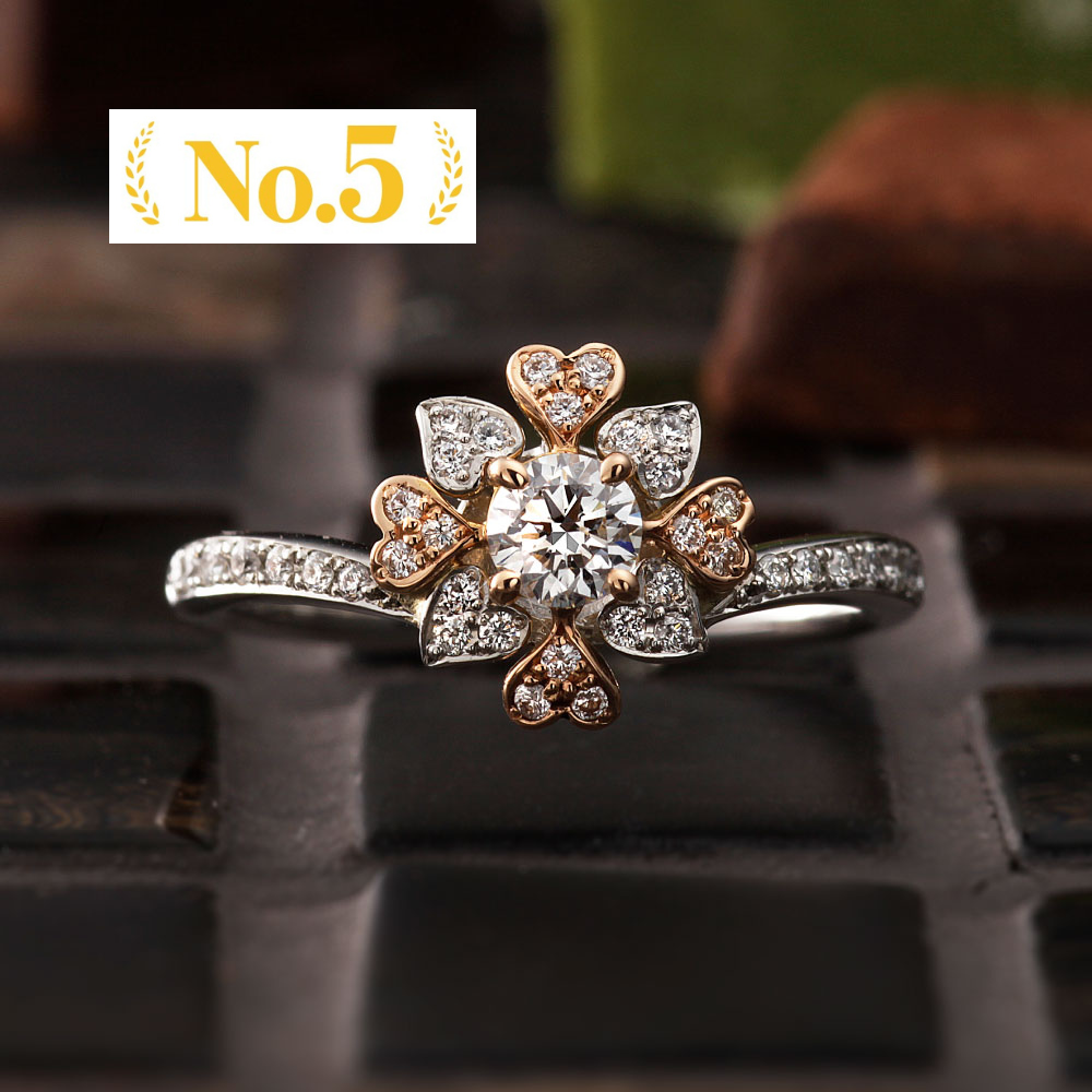 "AGLOBE JAPAN's paveochocolat bridal ring with lab-grown diamond in V-shape design.
Combination engagement ring in platinum and K18 pink gold（rose gold）.
Combination engagement ring with European and luxury texture."