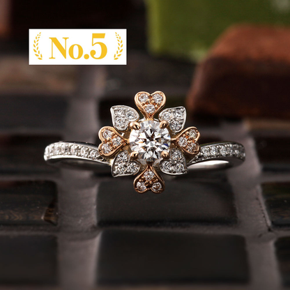 "AGLOBE JAPAN's paveochocolat bridal ring with lab-grown diamond in V-shape design.
Combination engagement ring in platinum and K18 pink gold（rose gold）.
Combination engagement ring with European and luxury texture."