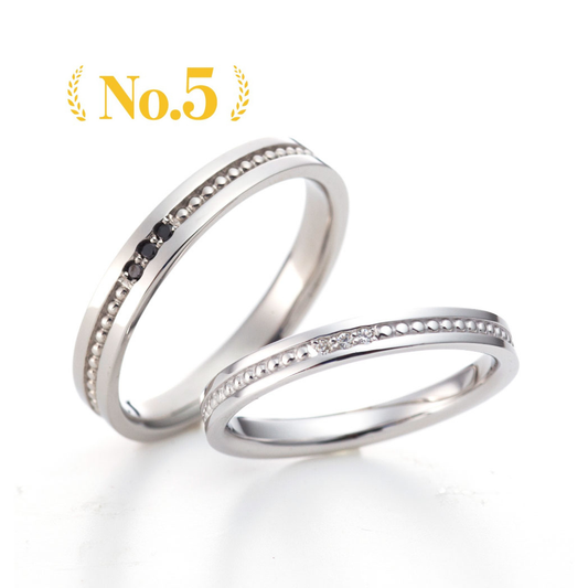 "simple and standard wedding ring （wedding band,marriage ring）from the Aglobe japan's paveochocolat collection.
Platinum900 wedding ring （wedding band,marriage ring） with luxury and European texture.
Men’s wedding band with black diamond in platinum setting
Rings with milling."