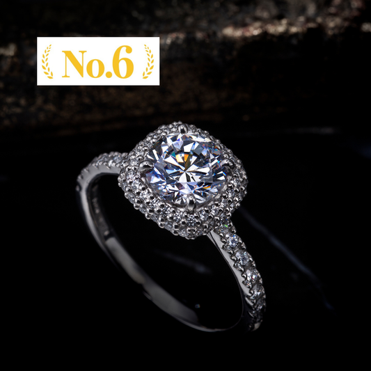 "AGLOBE JAPAN's ECTURO bridal ring with lab-grown diamond in straight design.
Platinum900 engagement ring with antique and luxurytexture."