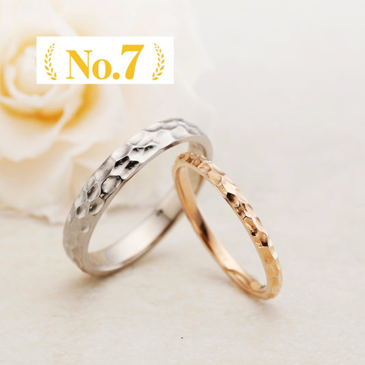 "antique wedding t ring from the Aglobe japan Amour Amulet collection.
K18 pink gold（rose gold）and Platinum900 wedding ring （wedding band,marriage ring） with antique and European texture."