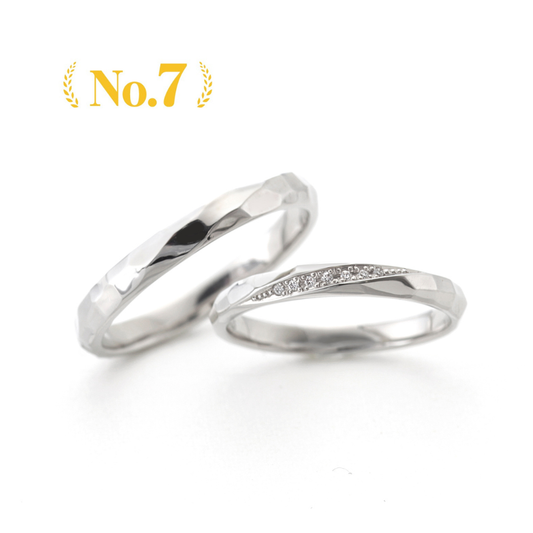 "casual wedding ring （wedding band,marriage ring）from the Aglobe japan's baum collection.
Platinum900 wedding ring （wedding band,marriage ring） with simple.natural and unique texture.
Rings with hammered finish."