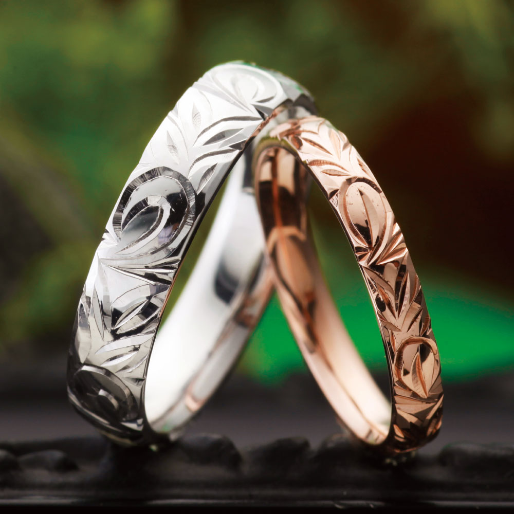 "Hawaiian wedding ring （wedding band,marriage ring）from the Aglobe japan's HEART ISLAND collection.
K18 Pink Gold（K18 White Gold） wedding ring （wedding band,marriage ring） with unique texture.
Hawaiian gold wedding band with TROPICAL SCROLL engraving and vintage finish."