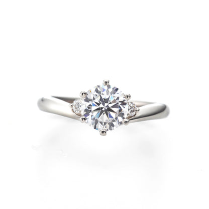Lab-grown diamond engagement ring with 0.5ct to 1.0ct center stone.
Platinum900 engagement ring with 0.5ct to 1.0ct lab-created diamond.
Sustainable lab-grown diamond ring for proposal or engagement.
