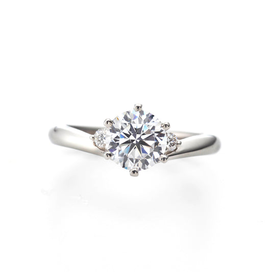 Lab-grown diamond engagement ring with 0.5ct to 1.0ct center stone.
Platinum900 engagement ring with 0.5ct to 1.0ct lab-created diamond.
Sustainable lab-grown diamond ring for proposal or engagement.