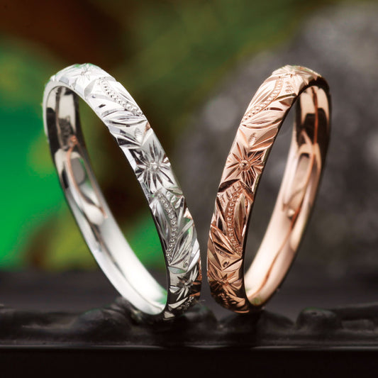 "Hawaiian wedding ring （wedding band,marriage ring）from the Aglobe japan's HEART ISLAND collection.
K18 Pink Gold（K18 White Gold） wedding ring （wedding band,marriage ring） with unique texture.
Hawaiian gold wedding band with MAULOA engraving and vintage finish."