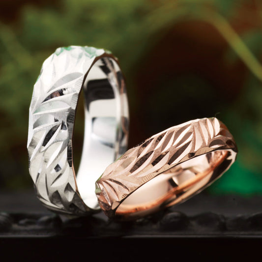 "Hawaiian wedding ring （wedding band,marriage ring）from the Aglobe japan's HEART ISLAND collection.
K18 Pink Gold（K18 White Gold） wedding ring （wedding band,marriage ring） with unique texture.
Hawaiian gold wedding band with KANALOA engraving and vintage finish."