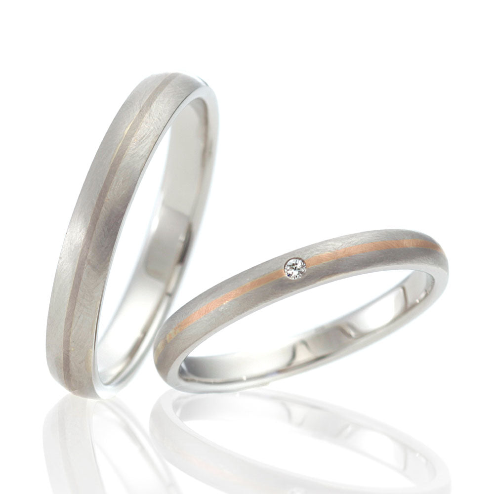 "Japanesestyle and unique wedding ring （wedding band,marriage ring）from the Aglobe japan's ennowa collection.
Combination marriage ring（wedding ring,wedding band） in platinum and K18 pink gold（K18 Yellow Gold）.
Combination wedding ring （wedding band,marriage ring） with Simple and natural texture.
Rings with surface treatment.
Ring made using traditional Japanese forging technique.
Close-up of hand-forged wedding ring （wedding band）.
"