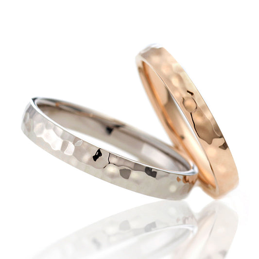 "Japanesestyle and unique wedding ring （wedding band,marriage ring）from the Aglobe japan's ennowa collection.
Platinum900（K18 Pink Gold,rose gold） wedding ring （wedding band,marriage ring） with Simple and natural texture.
Ring made using traditional Japanese forging technique.
Close-up of hand-forged wedding ring （wedding band）.
"