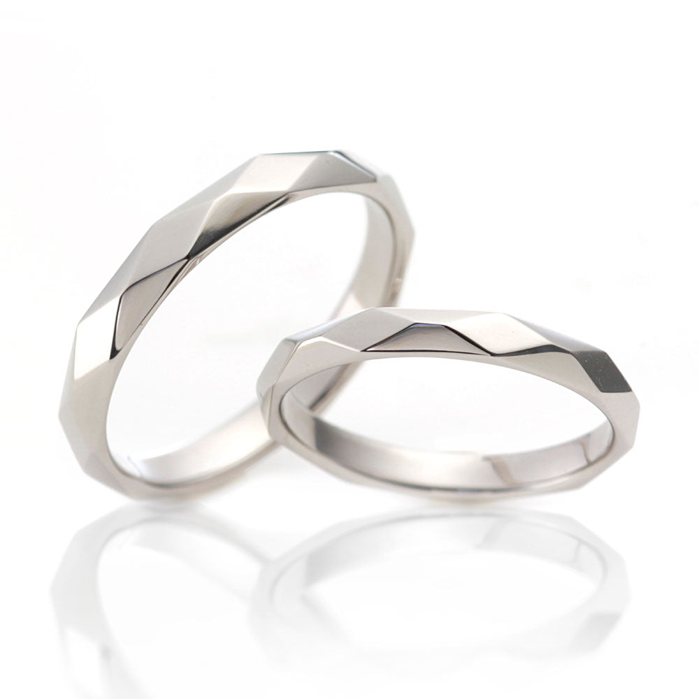 "Japanesestyle and unique wedding ring （wedding band,marriage ring）from the Aglobe japan's ennowa collection.
Platinum900 wedding ring （wedding band,marriage ring） with Simple and natural texture.
Ring made using traditional Japanese forging technique.
Close-up of hand-forged wedding ring （wedding band）.
"