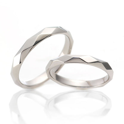 "Japanesestyle and unique wedding ring （wedding band,marriage ring）from the Aglobe japan's ennowa collection.
Platinum900 wedding ring （wedding band,marriage ring） with Simple and natural texture.
Ring made using traditional Japanese forging technique.
Close-up of hand-forged wedding ring （wedding band）.
"
