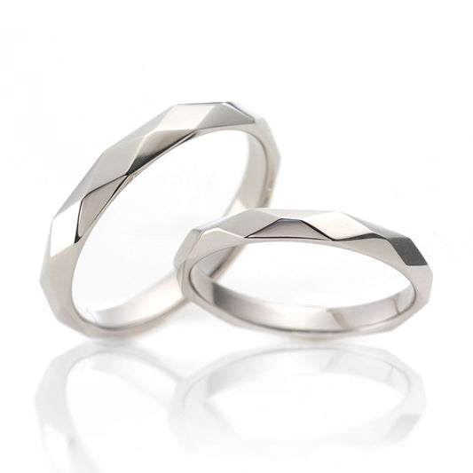 "Japanesestyle and unique wedding ring （wedding band,marriage ring）from the Aglobe japan's ennowa collection.
Platinum900 wedding ring （wedding band,marriage ring） with Simple and natural texture.
Ring made using traditional Japanese forging technique.
Close-up of hand-forged wedding ring （wedding band）.
"