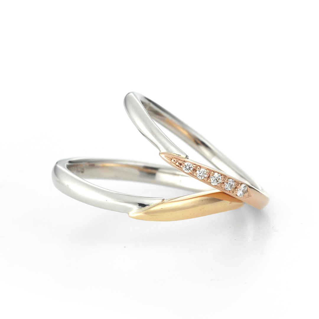"cute,simple and standard wedding ring （wedding band,marriage ring）from the Aglobe japan's milk and strawberry collection.
Combination marriage ring（wedding ring,wedding band） in platinum and K18 pink gold（K18 Yellow Gold）.
Combination wedding ring （wedding band,marriage ring） with luxury texture."