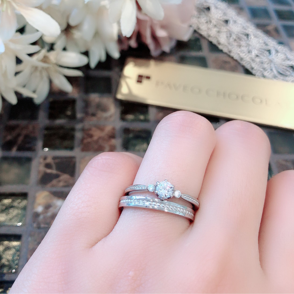 Lab-grown diamond engagement ring and wedding band （wedding ring）worn together