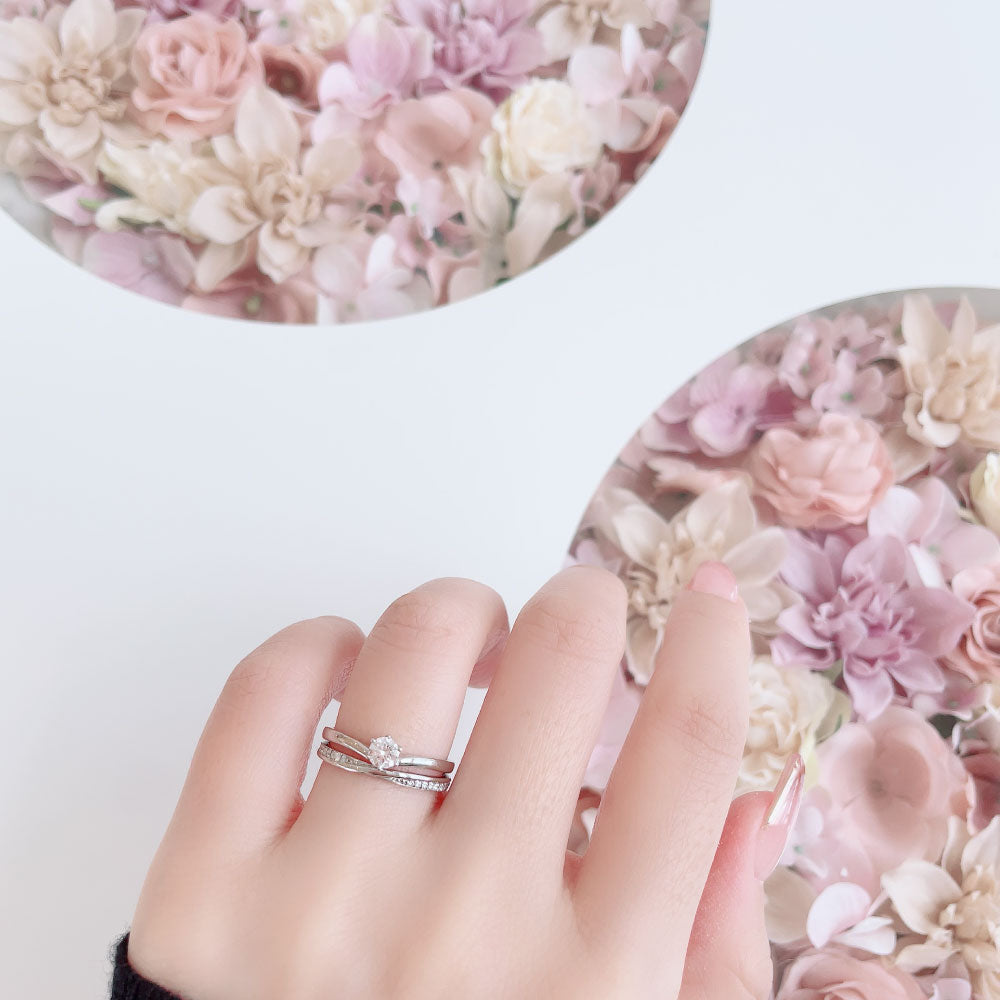 Lab-grown diamond engagement ring and wedding band （wedding ring）worn together