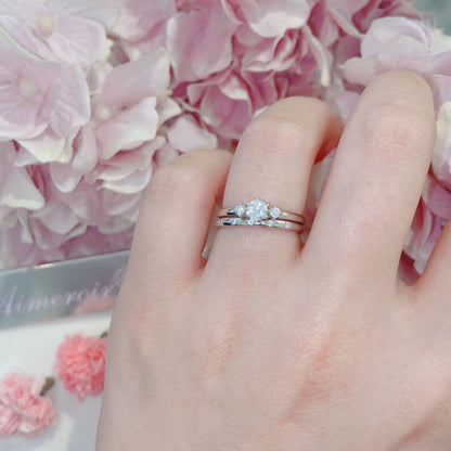 Lab-grown diamond engagement ring and wedding band （wedding ring）worn together