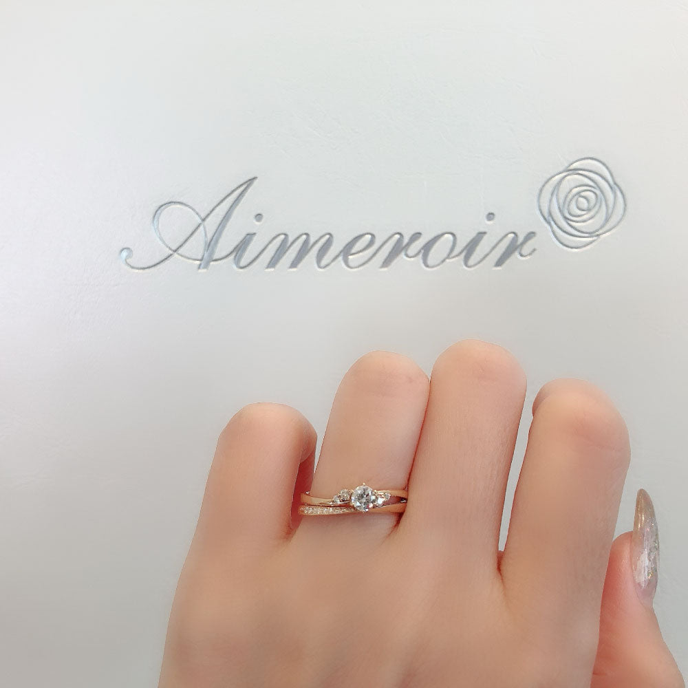 Lab-grown diamond engagement ring and wedding band （wedding ring）worn together