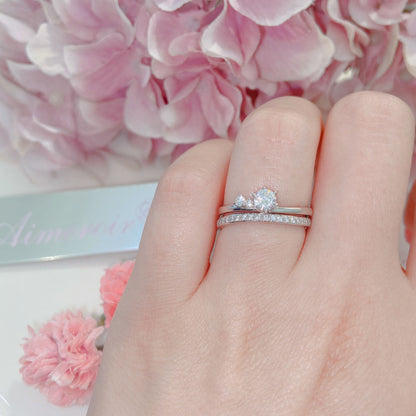 Lab-grown diamond engagement ring and wedding band （wedding ring）worn together