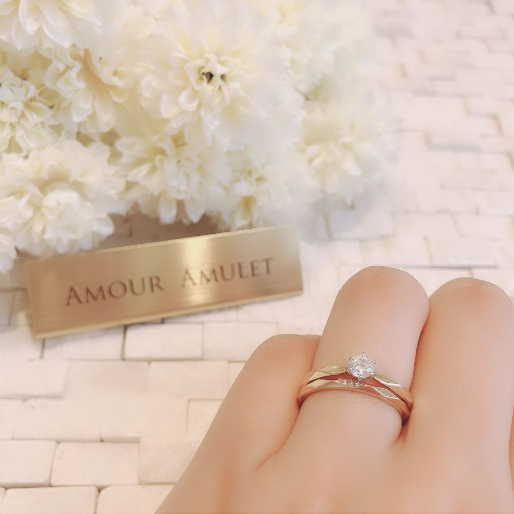 Lab-grown diamond engagement ring and wedding band （wedding ring）worn together
