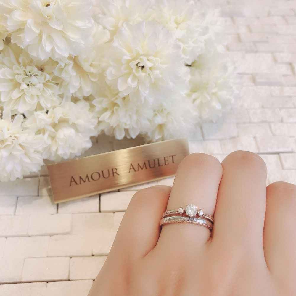 Lab-grown diamond engagement ring and wedding band （wedding ring）worn together