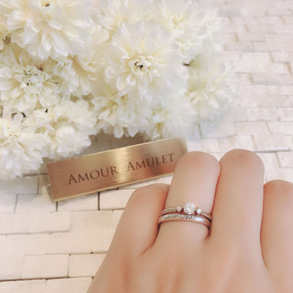 Lab-grown diamond engagement ring and wedding band （wedding ring）worn together