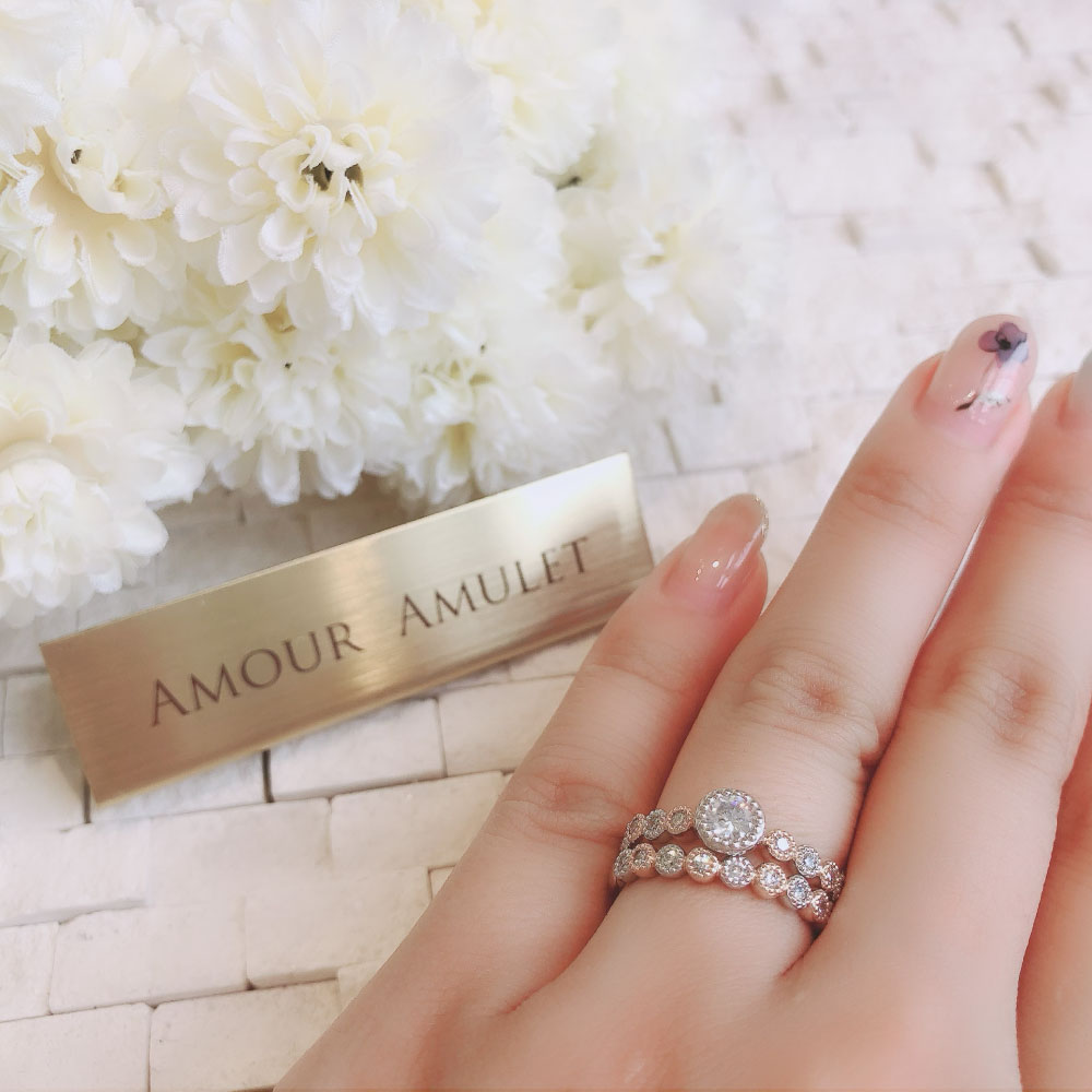 Lab-grown diamond engagement ring and wedding band （wedding ring）worn together
