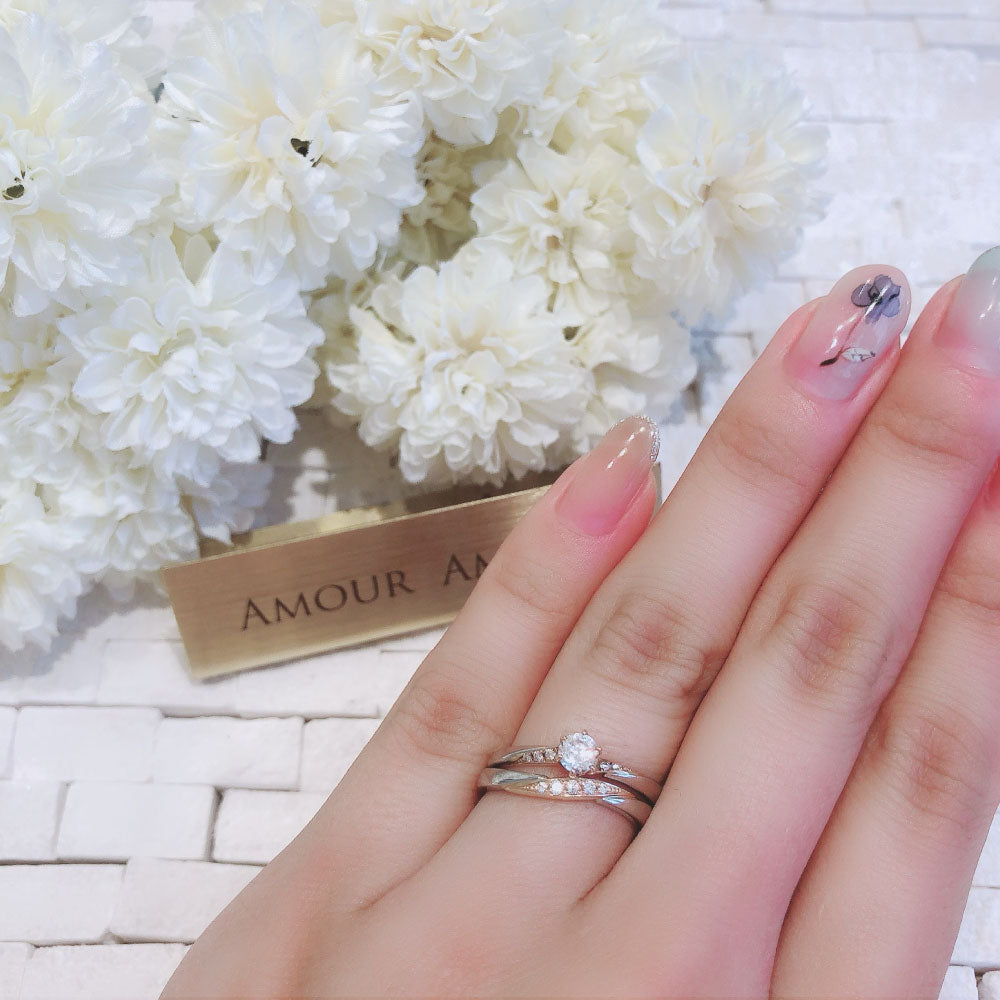 Lab-grown diamond engagement ring and wedding band （wedding ring）worn together