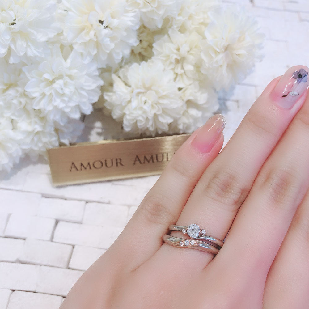 Lab-grown diamond engagement ring and wedding band （wedding ring）worn together