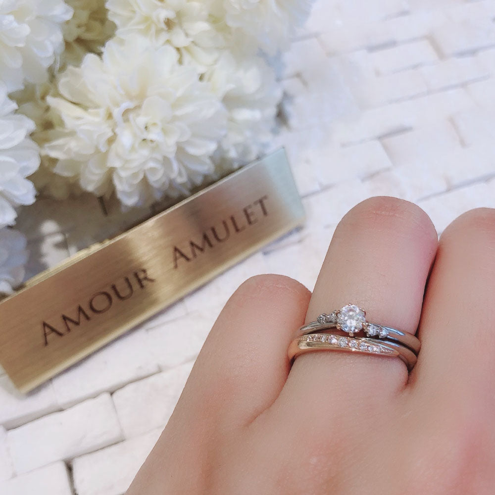 Lab-grown diamond engagement ring and wedding band （wedding ring）worn together
