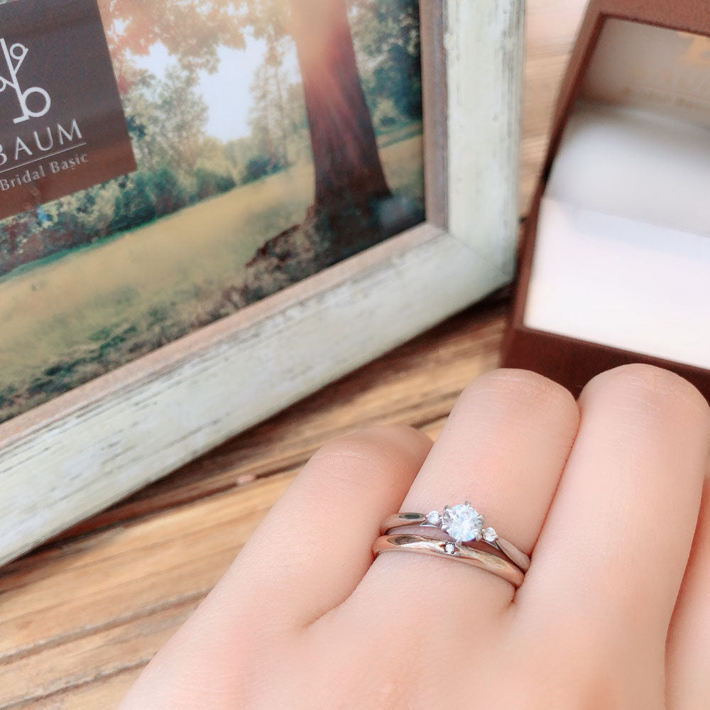 Lab-grown diamond engagement ring and wedding band （wedding ring）worn together