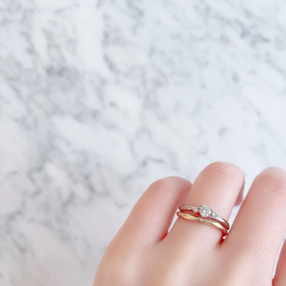 Lab-grown diamond engagement ring and wedding band （wedding ring）worn together