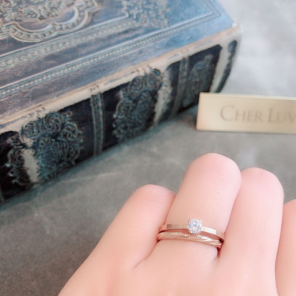 Lab-grown diamond engagement ring and wedding band （wedding ring）worn together