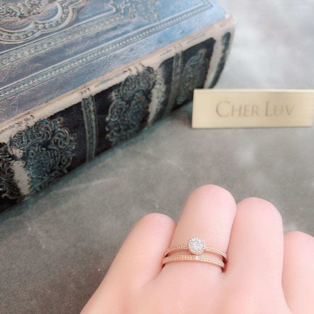 Lab-grown diamond engagement ring and wedding band （wedding ring）worn together
