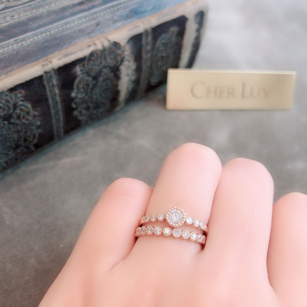 Lab-grown diamond engagement ring and wedding band （wedding ring）worn together