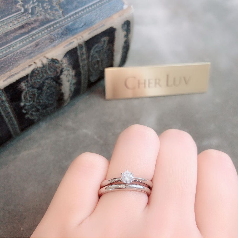 Lab-grown diamond engagement ring and wedding band （wedding ring）worn together