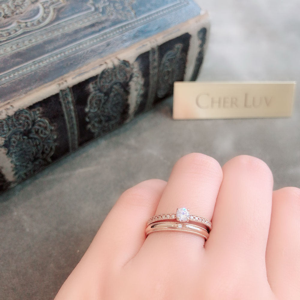 Lab-grown diamond engagement ring and wedding band （wedding ring）worn together