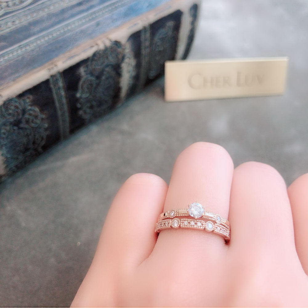 Lab-grown diamond engagement ring and wedding band （wedding ring）worn together