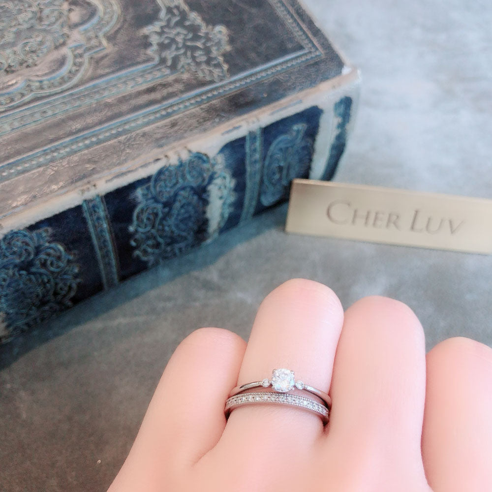Lab-grown diamond engagement ring and wedding band （wedding ring）worn together