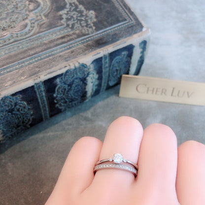 Lab-grown diamond engagement ring and wedding band （wedding ring）worn together